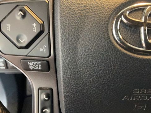 Used 2018 Toyota Tacoma TRD Off-Road AWD/4WD image 14
