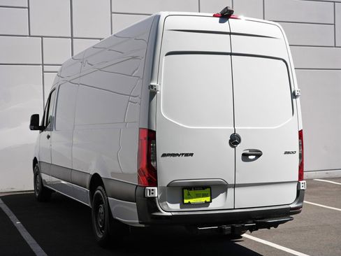 Used 2023 Mercedes-Benz Sprinter 2500 image 34