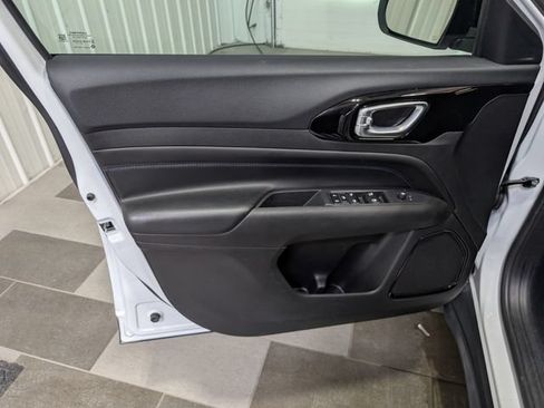 Used 2026 Jeep Compass Limited AWD/4WD image 12