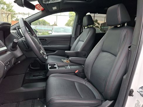 Used 2024 Honda Odyssey Sport image 13