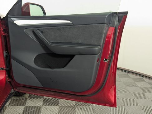 Used 2024 Tesla Model Y Long Range image 49