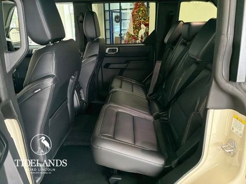 New 2025 Ford Bronco Outer Banks w/ Black Appearance Package image 28