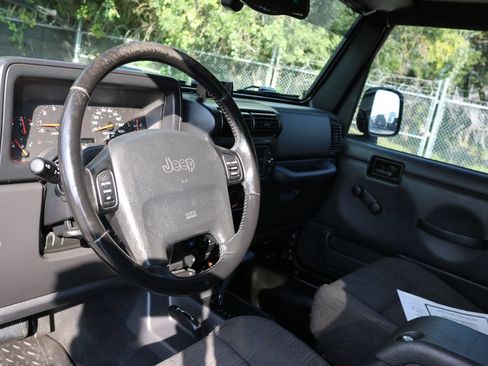 Used 2004 Jeep Wrangler Rubicon w/ Dual Top Group AWD/4WD image 13