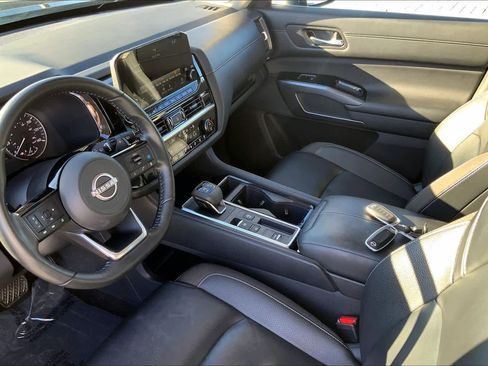 Used 2023 Nissan Pathfinder SL w/ SL Premium Package FWD image 16