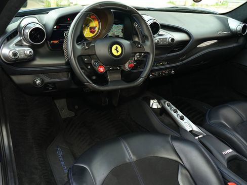 Used 2020 Ferrari F8 Tributo image 13