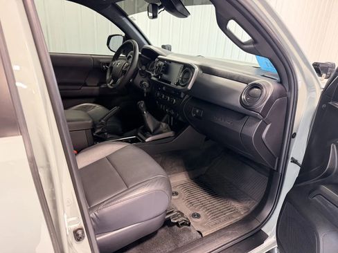 Used 2023 Toyota Tacoma TRD Off-Road w/ TRD Premium Off Road Package AWD/4WD image 28