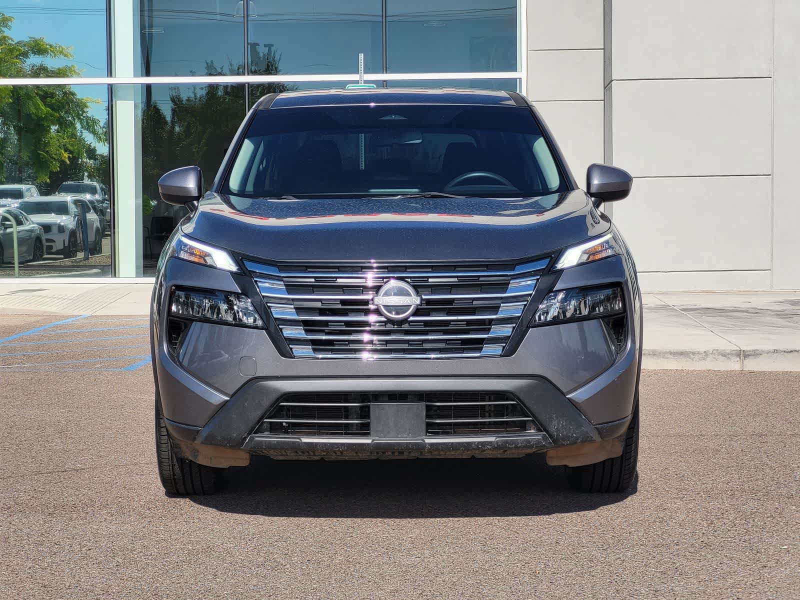 Used 2024 Nissan Rogue SV AWD/4WD image 2