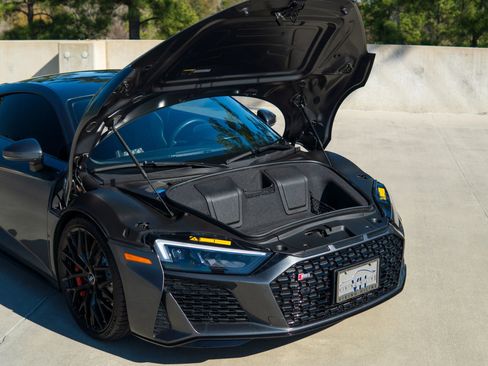 Used 2020 Audi R8 V10 w/ Carbon Exterior Package image 39
