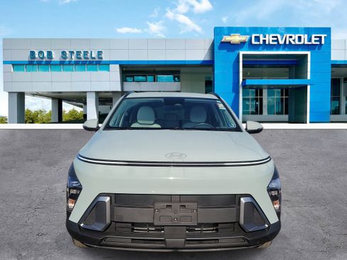 Used 2024 Hyundai Kona SEL image 2