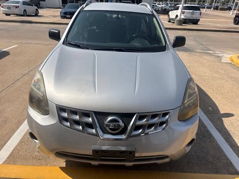 Used 2015 Nissan Rogue S w/ Convenience Package FWD image 2