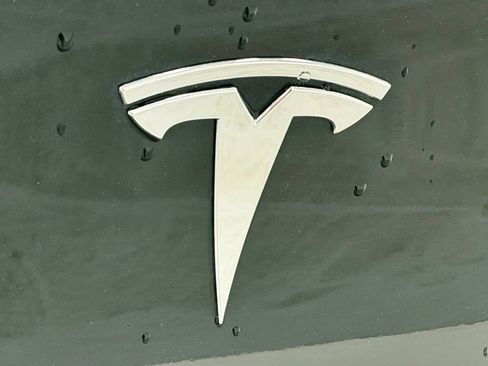 Used 2023 Tesla Model Y Long Range image 8