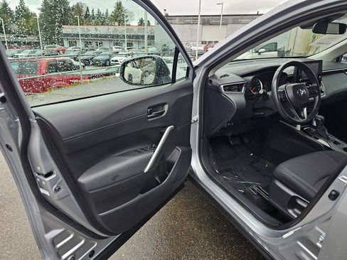 Certified 2022 Toyota Corolla Cross LE image 18