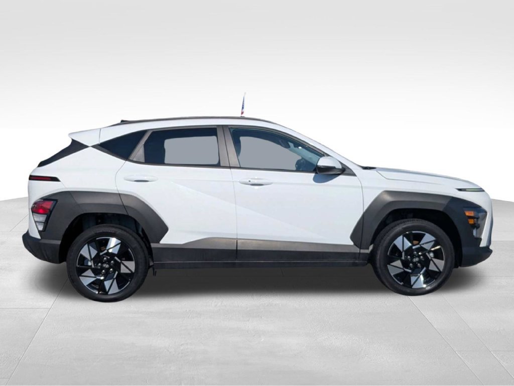 Used 2024 Hyundai Kona SEL AWD/4WD image 3