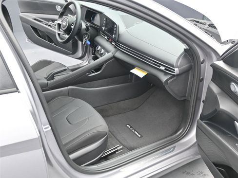 New 2026 Hyundai Elantra SE image 9