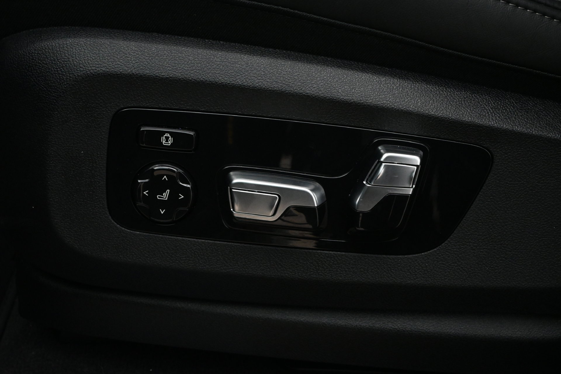 Used 2025 BMW X7 M60i AWD/4WD image 15