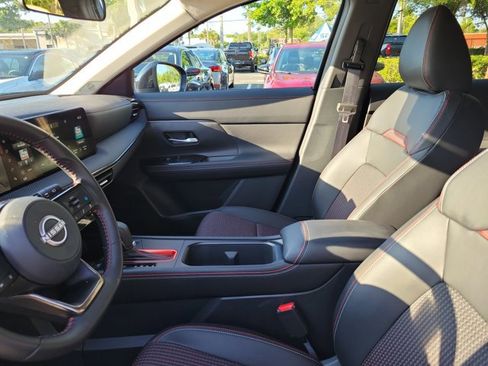 Used 2025 Nissan Kicks SR AWD/4WD image 18