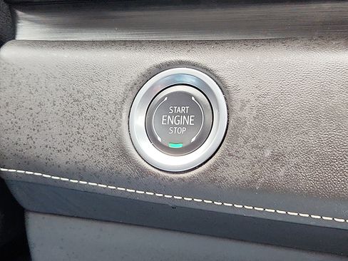 Used 2024 Cadillac Escalade ESV V w/ LPO, ONYX Package AWD/4WD image 27