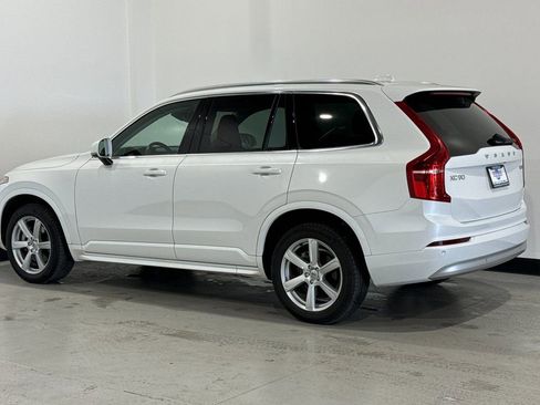 Used 2022 Volvo XC90 T5 Momentum image 42