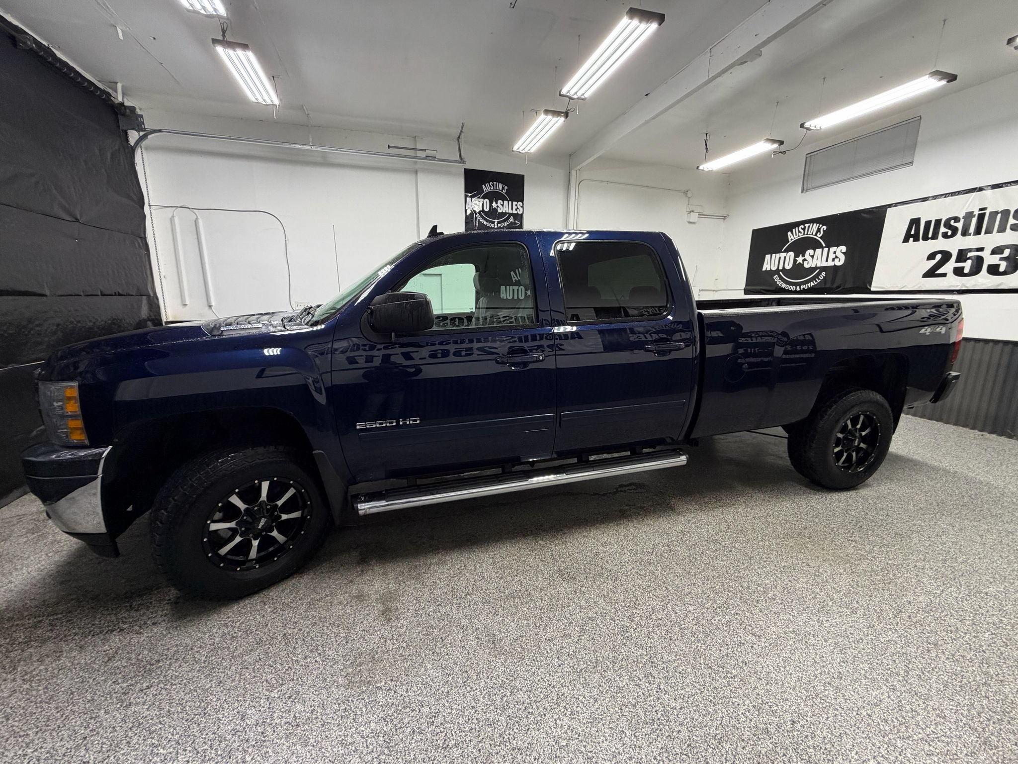 Used 2011 Chevrolet Silverado 2500 LTZ w/ LTZ Plus Package AWD/4WD image 7