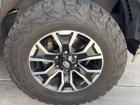 Used 2021 Toyota Tacoma TRD Sport w/ Technology Package RWD image 8