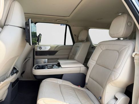 Used 2019 Lincoln Navigator L Reserve AWD/4WD image 9