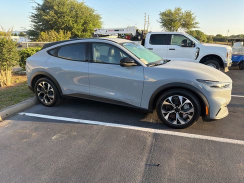 Used 2025 Ford Mustang Mach-E Select image 3