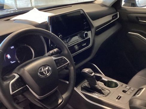 Used 2023 Toyota Highlander XLE image 18