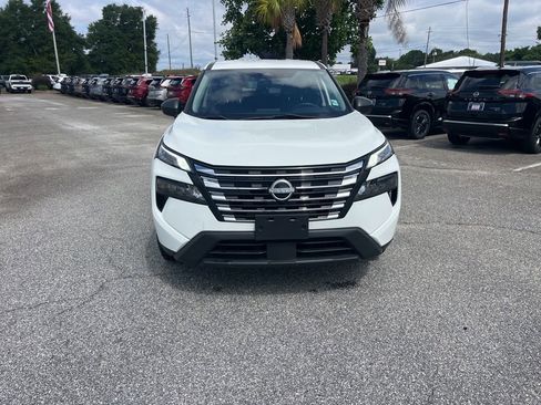 Used 2024 Nissan Rogue S FWD image 2
