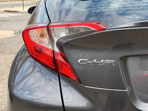 Used 2019 Toyota C-HR XLE FWD image 31