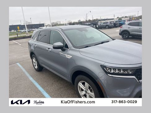Used 2022 Kia Sorento LX image 1