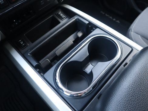 Used 2021 Nissan Titan SV w/ SV Convenience Package image 96