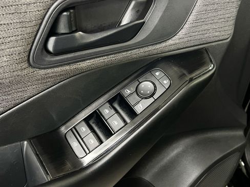 Used 2023 Nissan Rogue S image 19