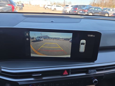 Used 2024 Kia Sorento S image 16