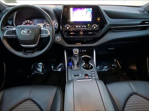 Used 2024 Toyota Highlander XSE FWD image 15