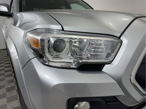 Used 2022 Toyota Tacoma SR5 RWD image 23
