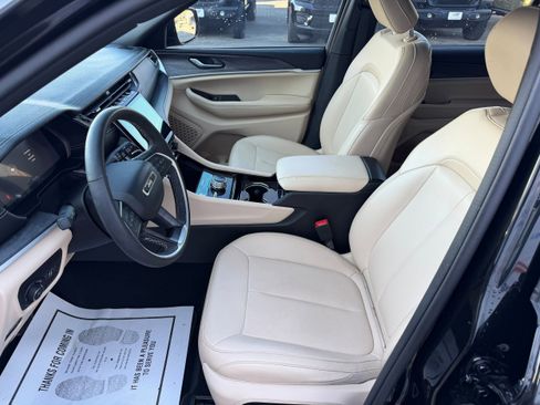 Used 2023 Jeep Grand Cherokee L Limited w/ Trailer Tow Group (B) image 4