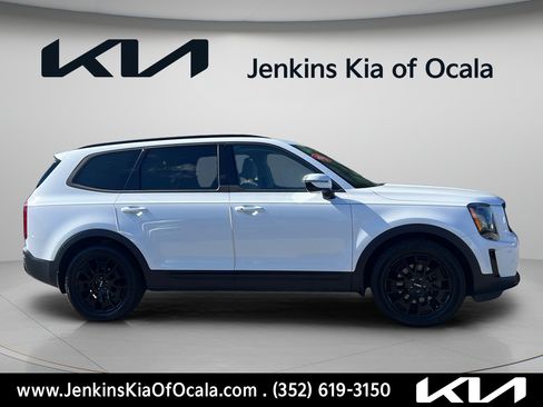 Certified 2022 Kia Telluride SX w/ SX Prestige Package AWD/4WD image 2