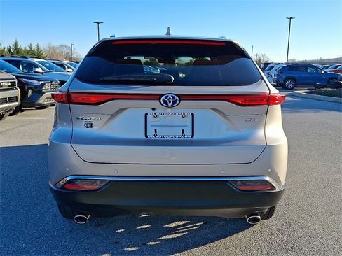 Certified 2024 Toyota Venza XLE image 5