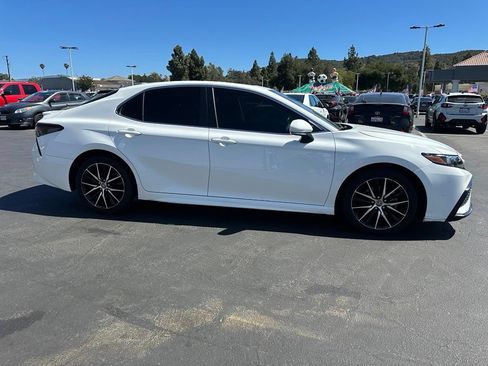 Used 2023 Toyota Camry SE w/ Convenience Package FWD image 4