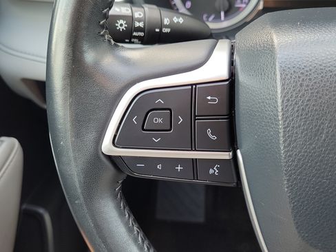 Used 2023 Toyota Highlander LE FWD image 26