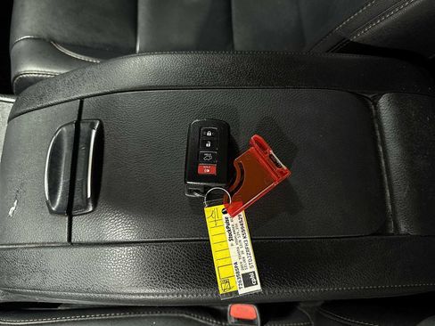 Used 2019 Toyota Highlander XLE image 34