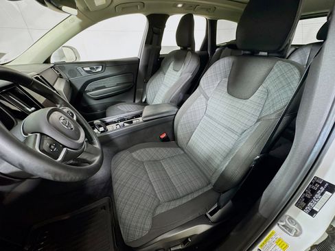 Used 2023 Volvo XC60 B5 Core image 14