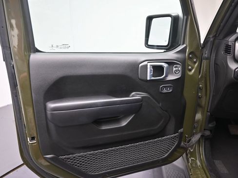 Used 2021 Jeep Gladiator Sport AWD/4WD image 19