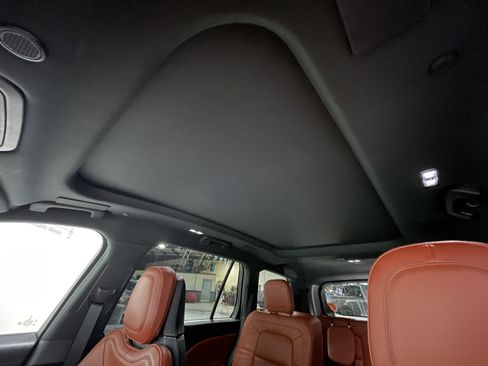 Used 2025 Lincoln Aviator Reserve w/ Equipment Group 201A image 7