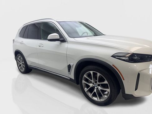 Used 2024 BMW X5 xDrive40i w/ Parking Assistance Package AWD/4WD image 12