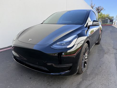 Used 2022 Tesla Model Y Performance AWD/4WD image 1