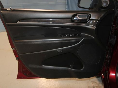 Used 2020 Jeep Grand Cherokee Overland image 5