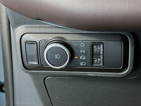 Used 2025 Ford Explorer Platinum w/ LUX Leather Package image 17