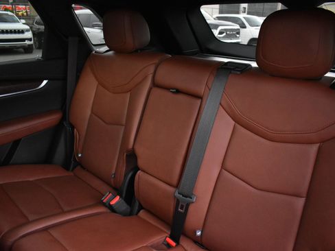Used 2023 Cadillac XT5 Sportv w/ LPO, Floor Liner Package AWD/4WD image 18