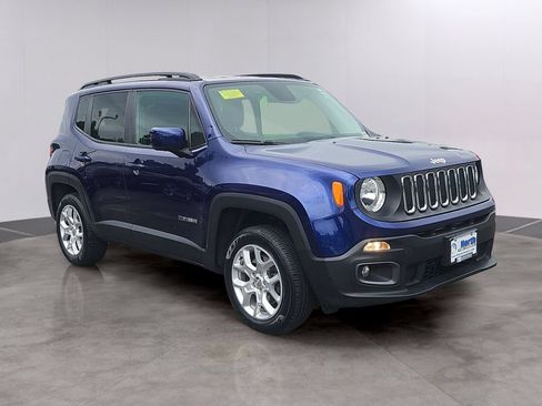 Used 2016 Jeep Renegade Latitude w/ Cold Weather Group AWD/4WD image 3